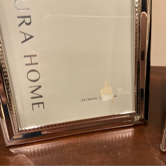 2 Beautiful Silver Picture Frames 5x7 and 4x6 🖼️ - Picture 2 of 4